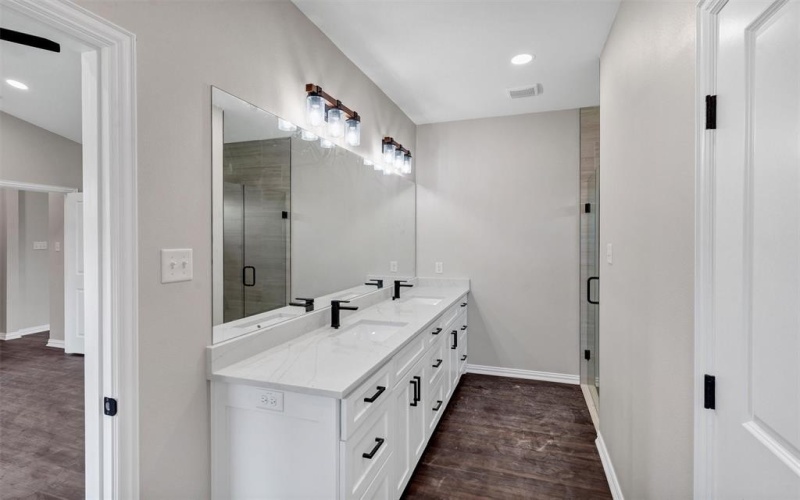 117 Bexar Street, Mabank, TX 75147, 3 Bedrooms Bedrooms, ,2 BathroomsBathrooms,Residential,For Sale,117 Bexar Street,0,21027369