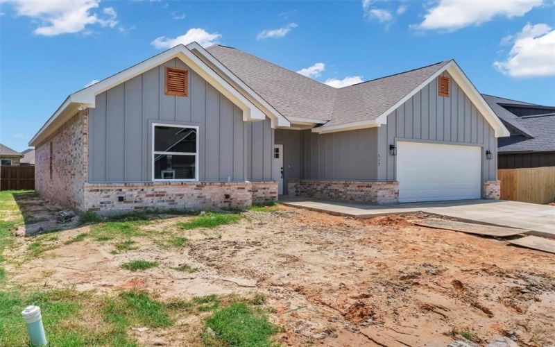 117 Bexar Street, Mabank, TX 75147, 3 Bedrooms Bedrooms, ,2 BathroomsBathrooms,Residential,For Sale,117 Bexar Street,0,21027369