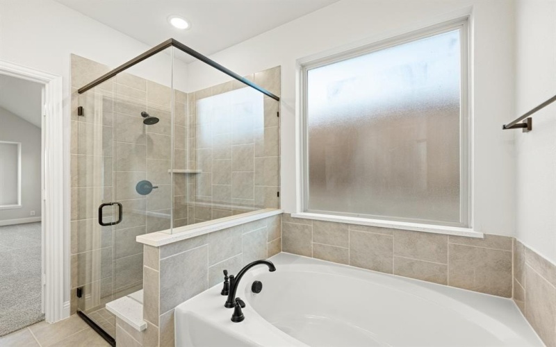 833 Yosemite Drive, DeSoto, TX 75115, 5 Habitaciones Habitaciones , ,5 BañosBaños,Residential,En Venta,833 Yosemite Drive,0,21027797