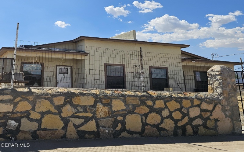 7833 MOUNT LATONA Drive unit: A & B #A & B, El Paso, TX 79904, 6 Habitaciones Habitaciones , ,5 BañosBaños,Residential Multi Family,En Venta,7833 MOUNT LATONA Drive unit: A & B,0,928171