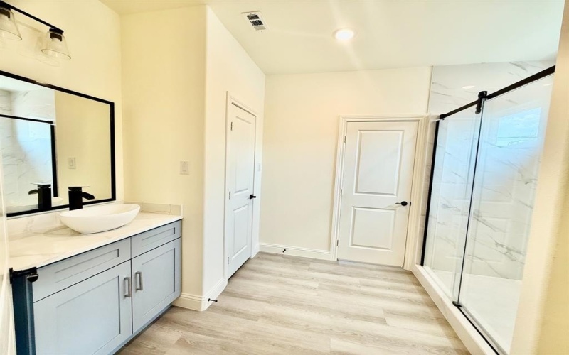 4908 Farrier Court, Grand Prairie, TX 75052, 4 Habitaciones Habitaciones , ,3 BañosBaños,Residential,En Venta,4908 Farrier Court,0,21028163