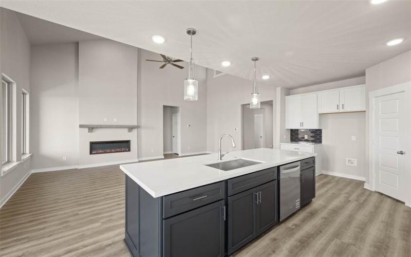 6924 Deadwood Trail, Crowley, TX 76036, 5 Habitaciones Habitaciones , ,5 BañosBaños,Residential,En Venta,6924 Deadwood Trail,0,21028419