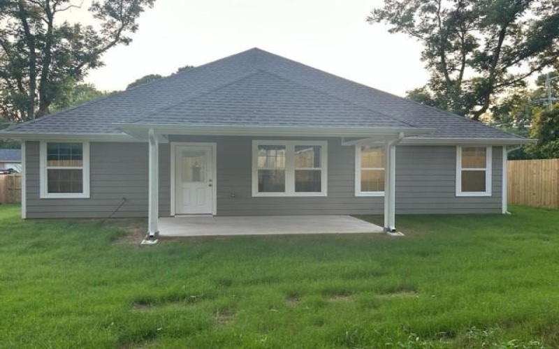 1706 Woodlawn Boulevard, Denison, TX 75020, 4 Bedrooms Bedrooms, ,3 BathroomsBathrooms,Residential,For Sale,1706 Woodlawn Boulevard,0,21028454