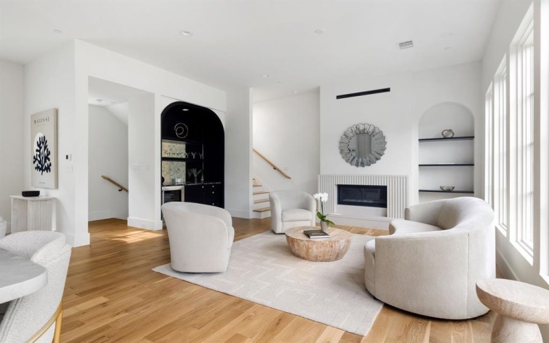 3939 Hawthorne #102, Dallas, TX 75219, 2 Bedrooms Bedrooms, ,2 BathroomsBathrooms,Residential,For Sale,3939 Hawthorne,0,21028845