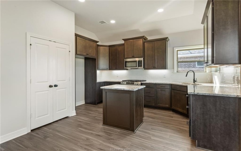 2813 Spector Drive, Bryan, TX 77808, 4 Bedrooms Bedrooms, ,2 BathroomsBathrooms,Residential,For Sale,2813 Spector Drive,0,25008785