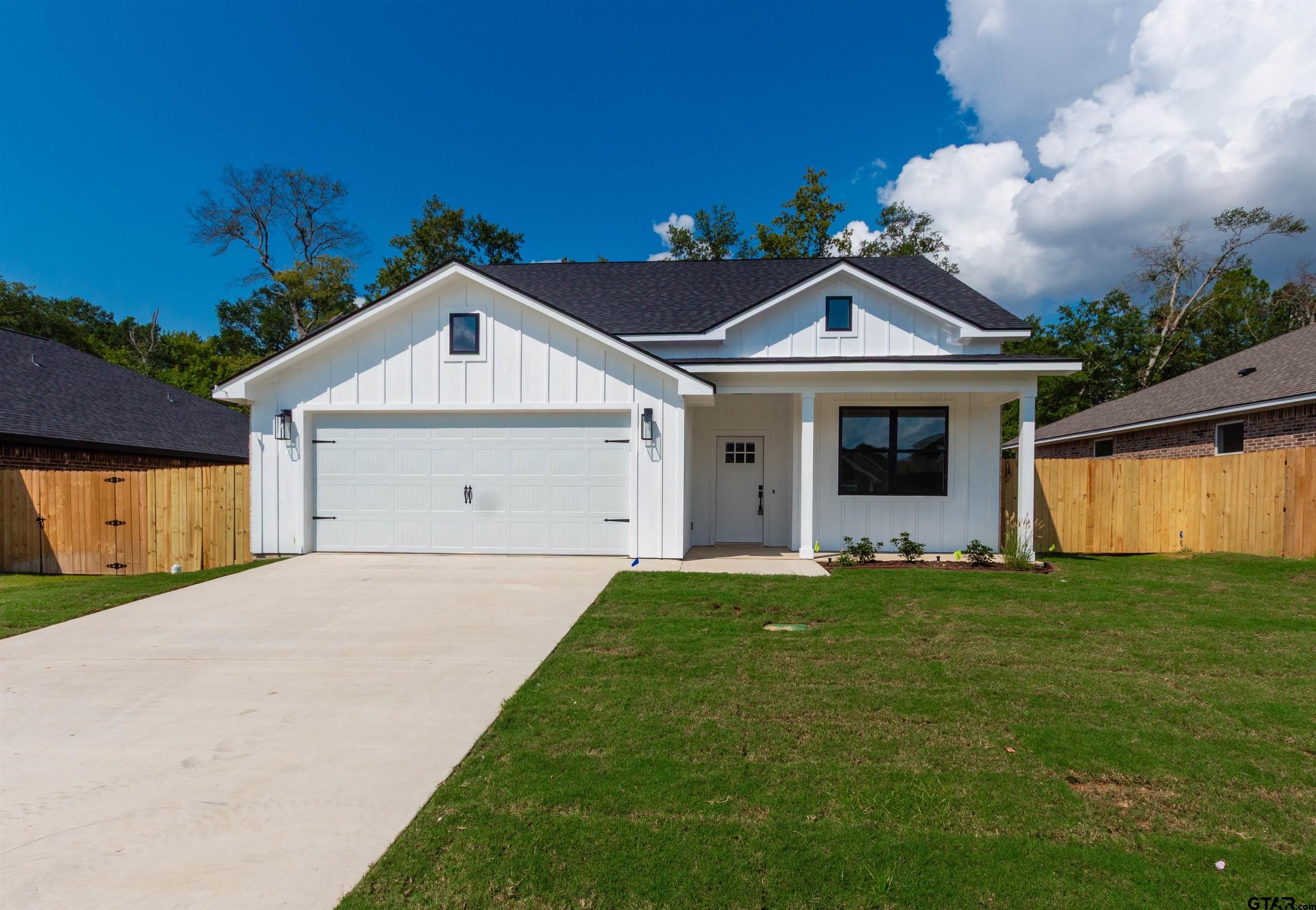 16230 Crossing Cir, Lindale, TX 75771, 4 Bedrooms Bedrooms, ,2 BathroomsBathrooms,Residential,For Sale,16230 Crossing Cir,0,25012180