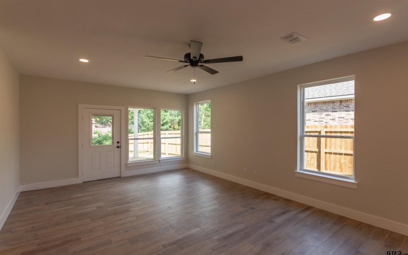 16230 Crossing Cir, Lindale, TX 75771, 4 Bedrooms Bedrooms, ,2 BathroomsBathrooms,Residential,For Sale,16230 Crossing Cir,0,25012180