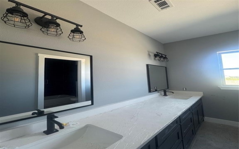 560 Aermotor Loop, Weatherford, TX 76085, 4 Bedrooms Bedrooms, ,3 BathroomsBathrooms,Residential,For Sale,560 Aermotor Loop,0,21023627