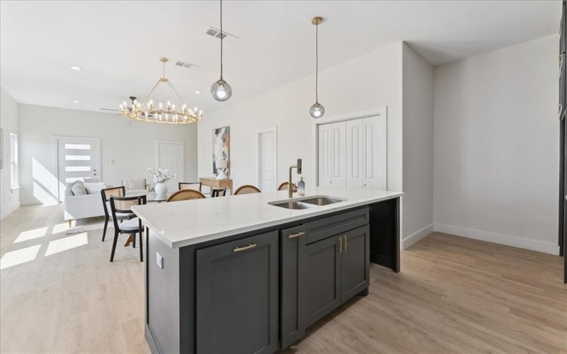 13711 Biggs Street, Dallas, TX 75253, 8 Bedrooms Bedrooms, ,5 BathroomsBathrooms,Residential Multi Family,For Sale,13711 Biggs Street,0,21028900