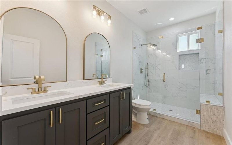 13711 Biggs Street, Dallas, TX 75253, 8 Bedrooms Bedrooms, ,5 BathroomsBathrooms,Residential Multi Family,For Sale,13711 Biggs Street,0,21028900