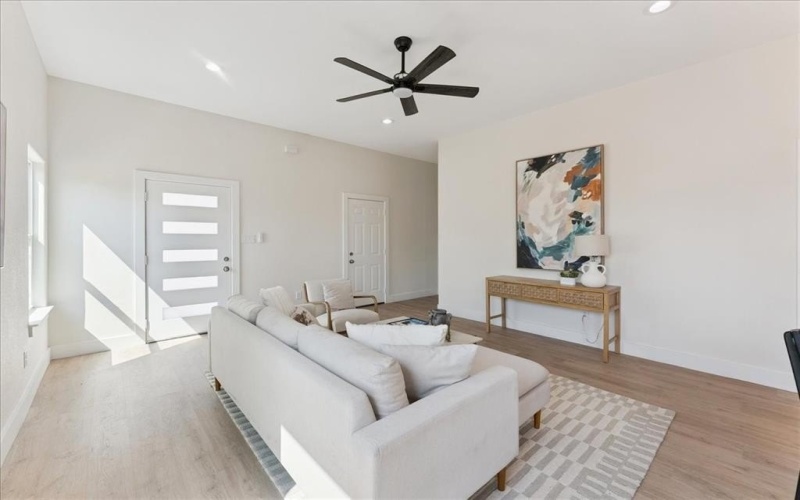 13711 Biggs Street, Dallas, TX 75253, 8 Bedrooms Bedrooms, ,5 BathroomsBathrooms,Residential Multi Family,For Sale,13711 Biggs Street,0,21028900