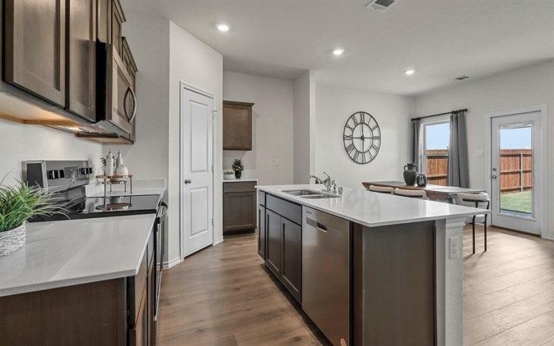 806 Barton Drive, Ennis, TX 75119, 4 Bedrooms Bedrooms, ,3 BathroomsBathrooms,Residential,For Sale,806 Barton Drive,0,21029363