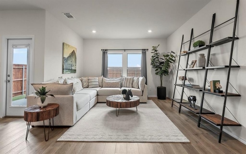 806 Barton Drive, Ennis, TX 75119, 4 Bedrooms Bedrooms, ,3 BathroomsBathrooms,Residential,For Sale,806 Barton Drive,0,21029363