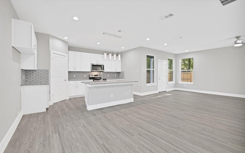 1636 Elsie Faye Heggins, Dallas, TX 75215, 4 Bedrooms Bedrooms, ,2 BathroomsBathrooms,Residential,For Sale,1636 Elsie Faye Heggins,0,21029565