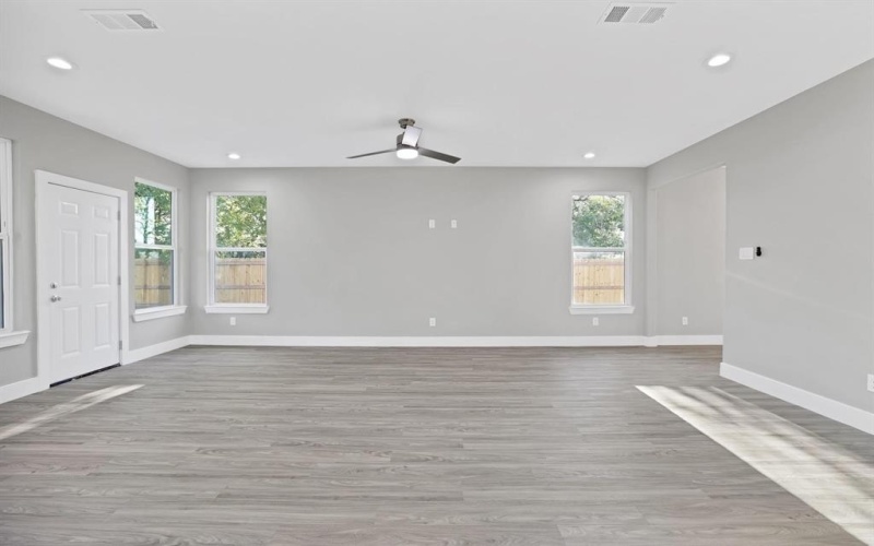 1636 Elsie Faye Heggins, Dallas, TX 75215, 4 Bedrooms Bedrooms, ,2 BathroomsBathrooms,Residential,For Sale,1636 Elsie Faye Heggins,0,21029565