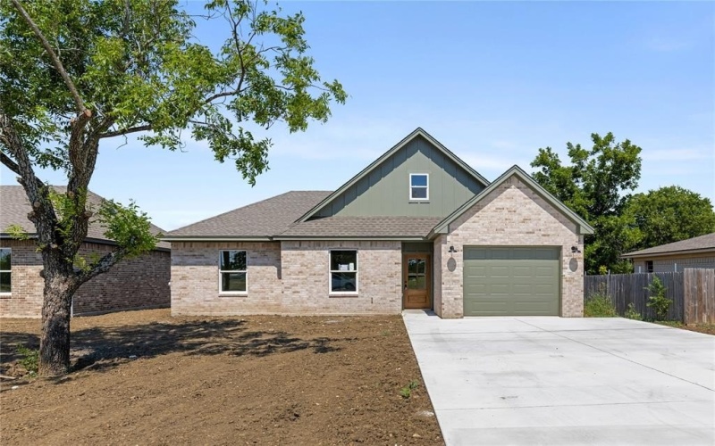 100 Arthur Avenue, McGregor, TX 76657, 3 Bedrooms Bedrooms, ,2 BathroomsBathrooms,Residential,For Sale,100 Arthur Avenue,0,21029884