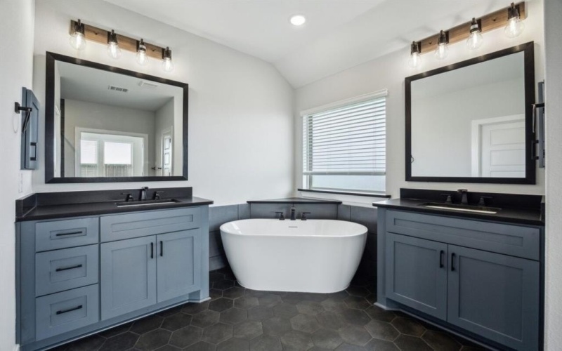765 Carriage Hill Road, Midlothian, TX 76065, 4 Bedrooms Bedrooms, ,3 BathroomsBathrooms,Residential,For Sale,765 Carriage Hill Road,0,21029981