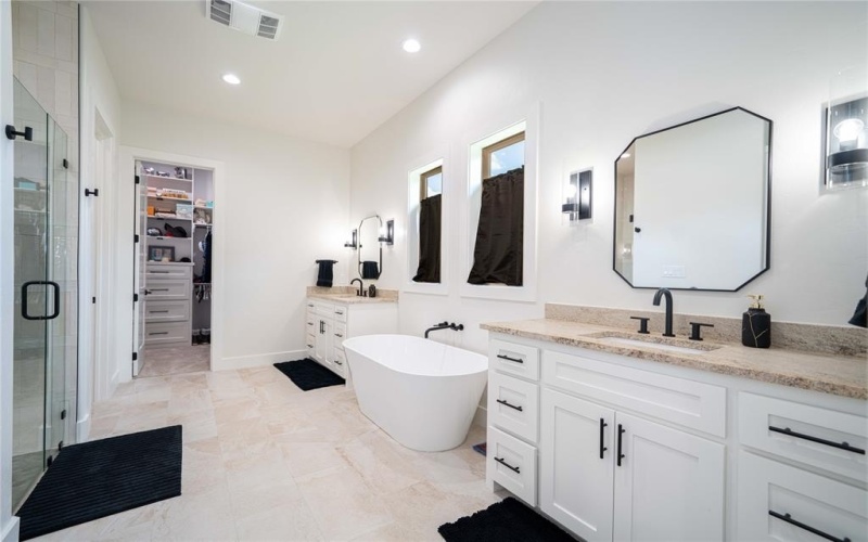 125 Thorn Briar, Longview, TX 75602, 4 Bedrooms Bedrooms, ,3 BathroomsBathrooms,Residential,For Sale,125 Thorn Briar,0,21030099
