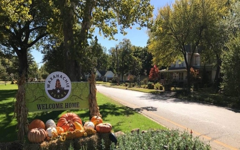 120 S Swan Lake Drive, Waxahachie, TX 75165, 3 Bedrooms Bedrooms, ,2 BathroomsBathrooms,Residential,For Sale,120 S Swan Lake Drive,0,21030267