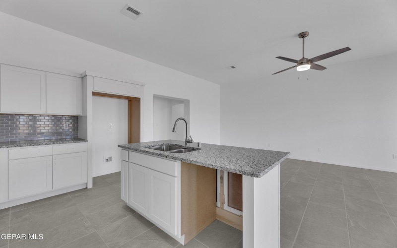 15024 Ambition Avenue, El Paso, TX 79938, 3 Habitaciones Habitaciones , ,1 BañoBaños,Residential,En Venta,15024 Ambition Avenue,916651