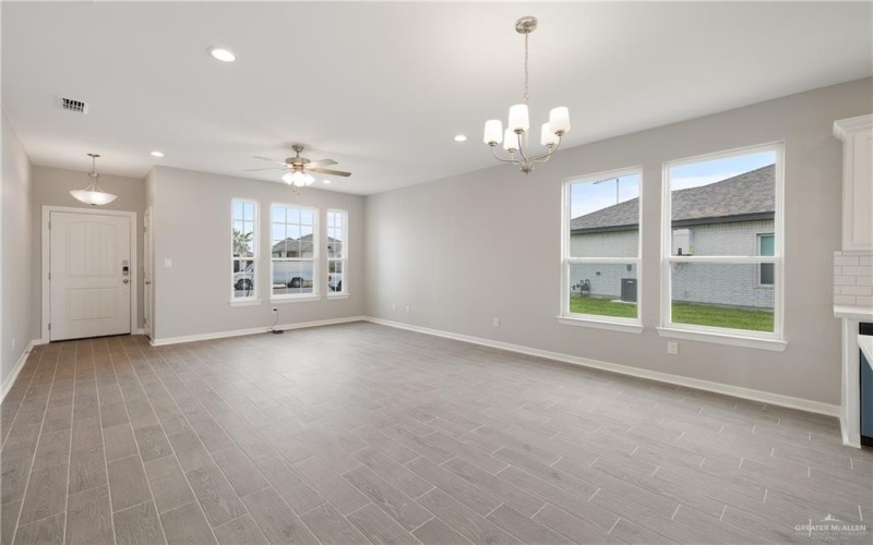 938 W Star Flower Street, Edinburg, TX 78541, 3 Bedrooms Bedrooms, ,2 BathroomsBathrooms,Residential,For Sale,938 W Star Flower Street,0,478130