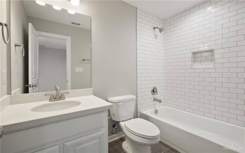 938 W Star Flower Street, Edinburg, TX 78541, 3 Bedrooms Bedrooms, ,2 BathroomsBathrooms,Residential,For Sale,938 W Star Flower Street,0,478130