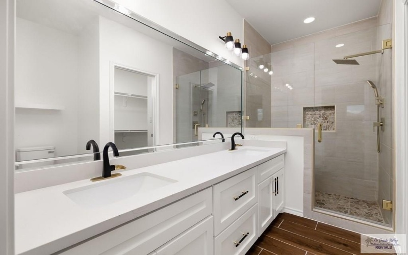 304 N LEON AVE, ELSA, TX 78543, 3 Habitaciones Habitaciones , ,2 BañosBaños,Residential,En Venta,304 N LEON AVE,0,29767587