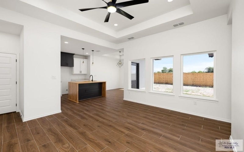 304 N LEON AVE, ELSA, TX 78543, 3 Habitaciones Habitaciones , ,2 BañosBaños,Residential,En Venta,304 N LEON AVE,0,29767587