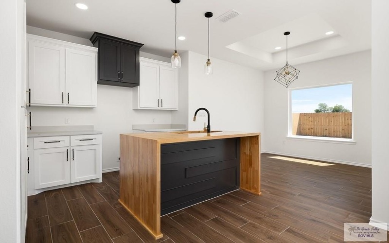 304 N LEON AVE, ELSA, TX 78543, 3 Habitaciones Habitaciones , ,2 BañosBaños,Residential,En Venta,304 N LEON AVE,0,29767587