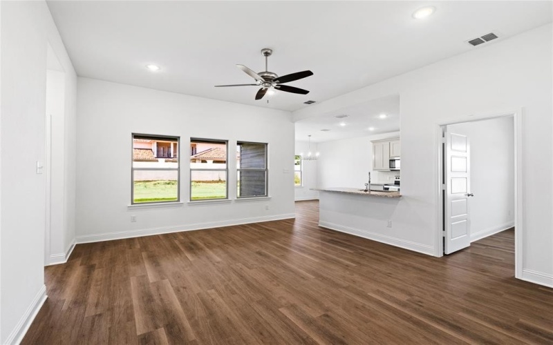 2106 Briarwood, Bridgeport, TX 76426, 4 Bedrooms Bedrooms, ,2 BathroomsBathrooms,Residential,For Sale,2106 Briarwood,0,20976256