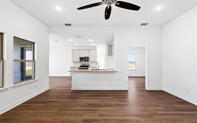 2106 Briarwood, Bridgeport, TX 76426, 4 Bedrooms Bedrooms, ,2 BathroomsBathrooms,Residential,For Sale,2106 Briarwood,0,20976256