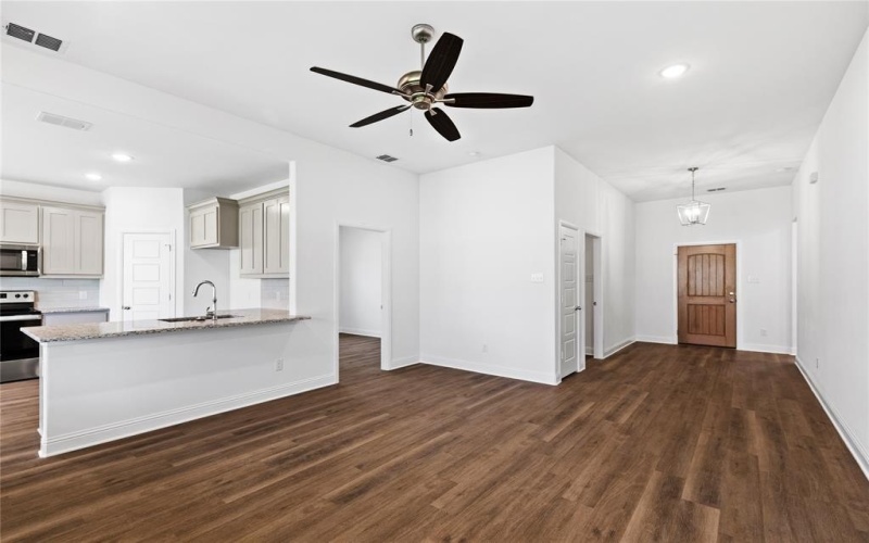 2106 Briarwood, Bridgeport, TX 76426, 4 Bedrooms Bedrooms, ,2 BathroomsBathrooms,Residential,For Sale,2106 Briarwood,0,20976256