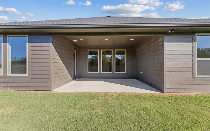 2106 Briarwood, Bridgeport, TX 76426, 4 Bedrooms Bedrooms, ,2 BathroomsBathrooms,Residential,For Sale,2106 Briarwood,0,20976256