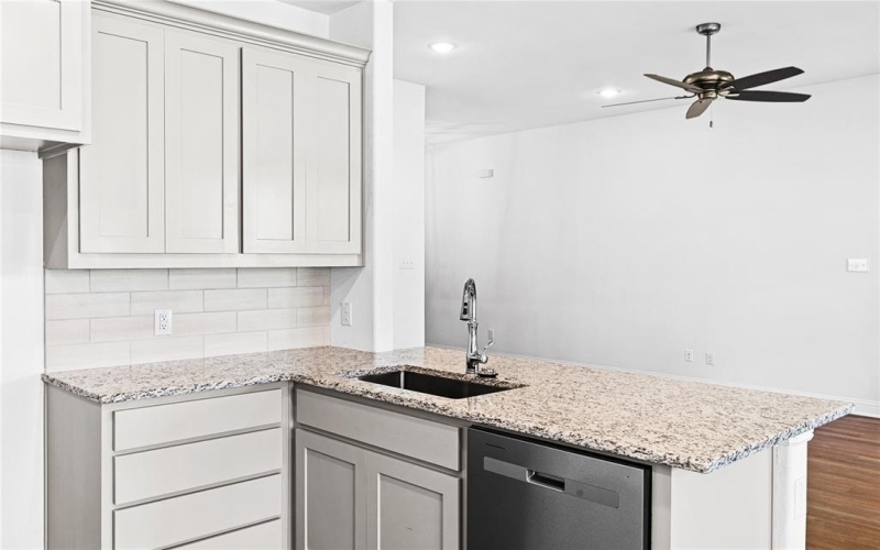 2106 Briarwood, Bridgeport, TX 76426, 4 Bedrooms Bedrooms, ,2 BathroomsBathrooms,Residential,For Sale,2106 Briarwood,0,20976256