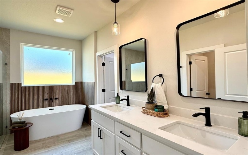 2502 Lakeridge Drive, Granbury, TX 76048, 3 Bedrooms Bedrooms, ,2 BathroomsBathrooms,Residential,For Sale,2502 Lakeridge Drive,0,21029263