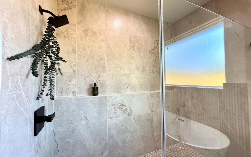 2502 Lakeridge Drive, Granbury, TX 76048, 3 Bedrooms Bedrooms, ,2 BathroomsBathrooms,Residential,For Sale,2502 Lakeridge Drive,0,21029263