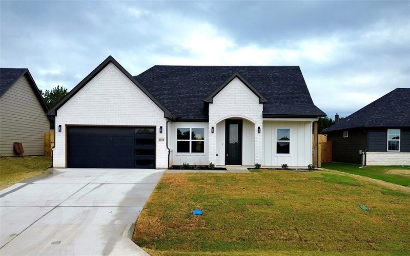 2502 Lakeridge Drive, Granbury, TX 76048, 3 Bedrooms Bedrooms, ,2 BathroomsBathrooms,Residential,For Sale,2502 Lakeridge Drive,0,21029263