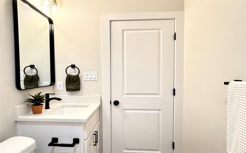 2502 Lakeridge Drive, Granbury, TX 76048, 3 Bedrooms Bedrooms, ,2 BathroomsBathrooms,Residential,For Sale,2502 Lakeridge Drive,0,21029263