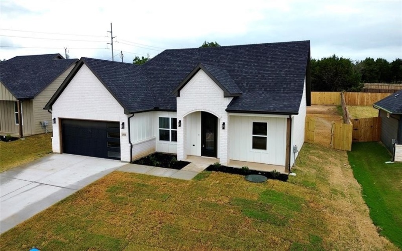 2502 Lakeridge Drive, Granbury, TX 76048, 3 Bedrooms Bedrooms, ,2 BathroomsBathrooms,Residential,For Sale,2502 Lakeridge Drive,0,21029263
