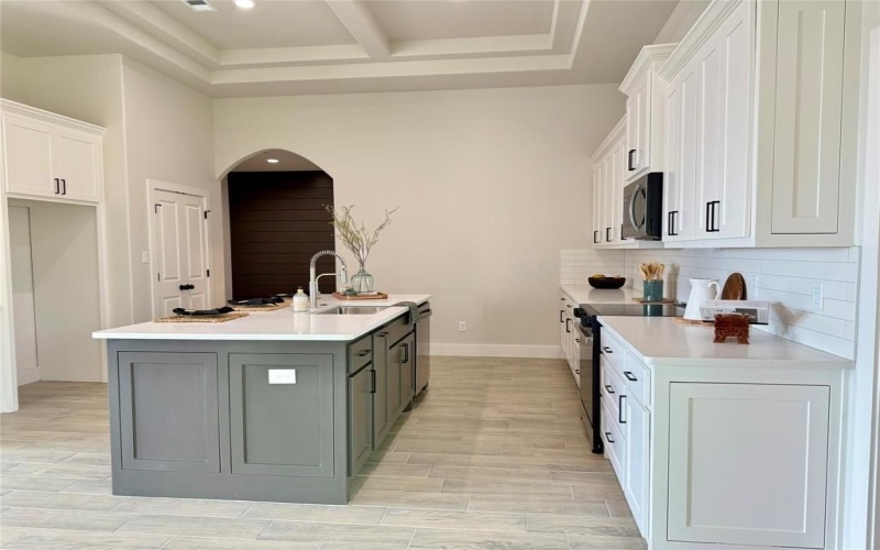 2502 Lakeridge Drive, Granbury, TX 76048, 3 Bedrooms Bedrooms, ,2 BathroomsBathrooms,Residential,For Sale,2502 Lakeridge Drive,0,21029263