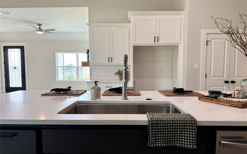 2502 Lakeridge Drive, Granbury, TX 76048, 3 Bedrooms Bedrooms, ,2 BathroomsBathrooms,Residential,For Sale,2502 Lakeridge Drive,0,21029263