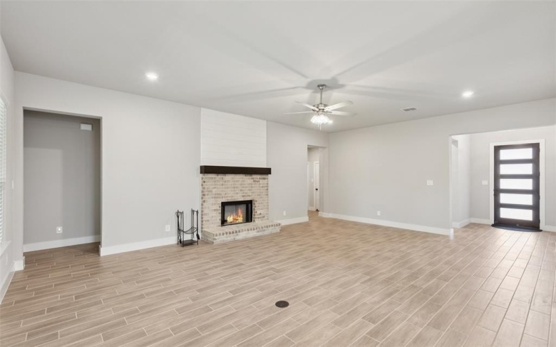 632 Mooney Drive, Saginaw, TX 76179, 4 Bedrooms Bedrooms, ,2 BathroomsBathrooms,Residential,For Sale,632 Mooney Drive,0,21030358