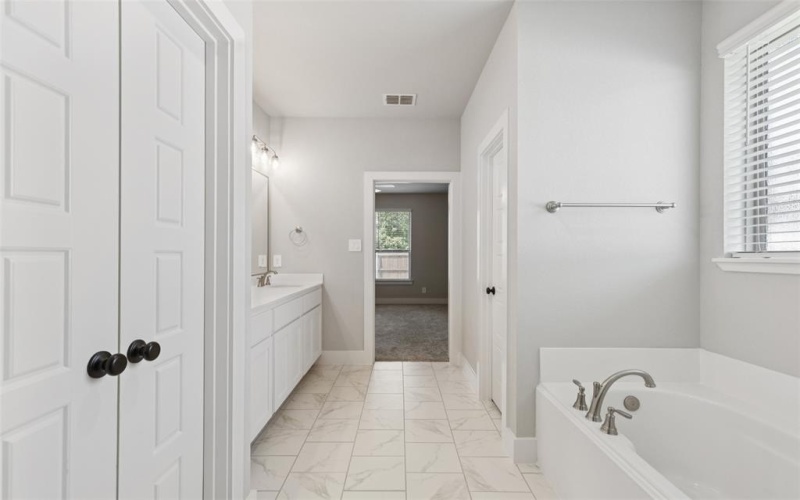 632 Mooney Drive, Saginaw, TX 76179, 4 Bedrooms Bedrooms, ,2 BathroomsBathrooms,Residential,For Sale,632 Mooney Drive,0,21030358