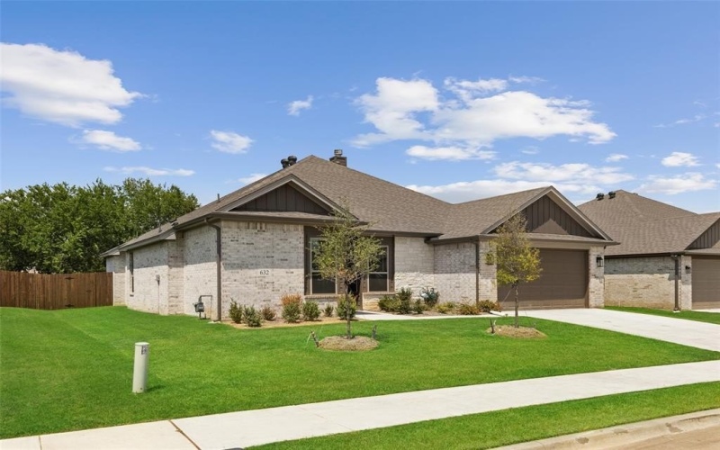 632 Mooney Drive, Saginaw, TX 76179, 4 Bedrooms Bedrooms, ,2 BathroomsBathrooms,Residential,For Sale,632 Mooney Drive,0,21030358