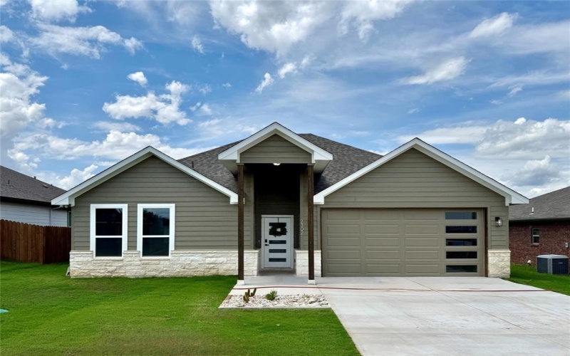 2302 Forest Hill Lane, Granbury, TX 76048, 3 Bedrooms Bedrooms, ,2 BathroomsBathrooms,Residential,For Sale,2302 Forest Hill Lane,0,21030447