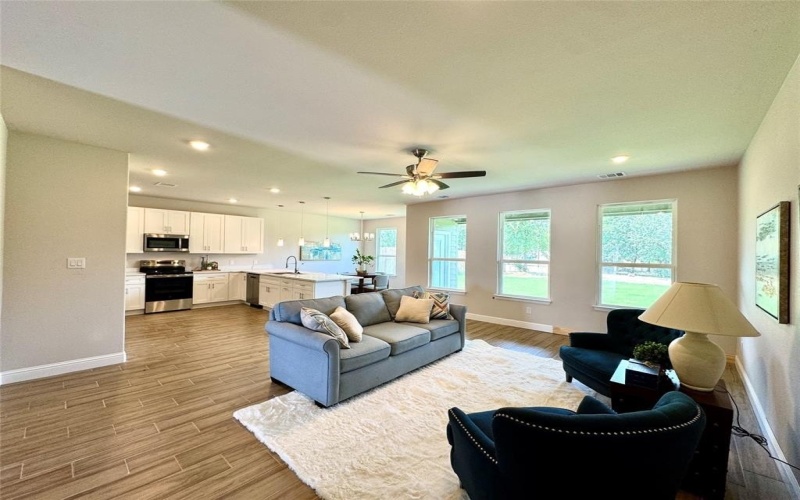 2302 Forest Hill Lane, Granbury, TX 76048, 3 Bedrooms Bedrooms, ,2 BathroomsBathrooms,Residential,For Sale,2302 Forest Hill Lane,0,21030447