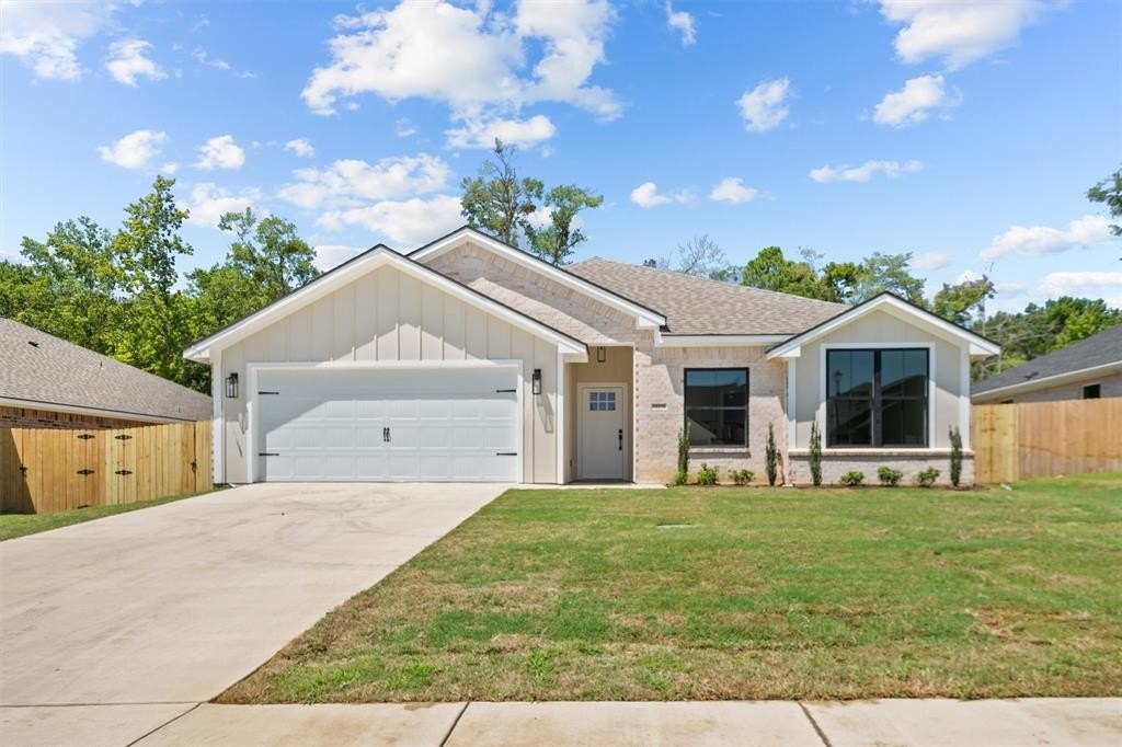 16310 Crossing Circle, Lindale, TX 75771, 4 Bedrooms Bedrooms, ,2 BathroomsBathrooms,Residential,For Sale,16310 Crossing Circle,0,21030577