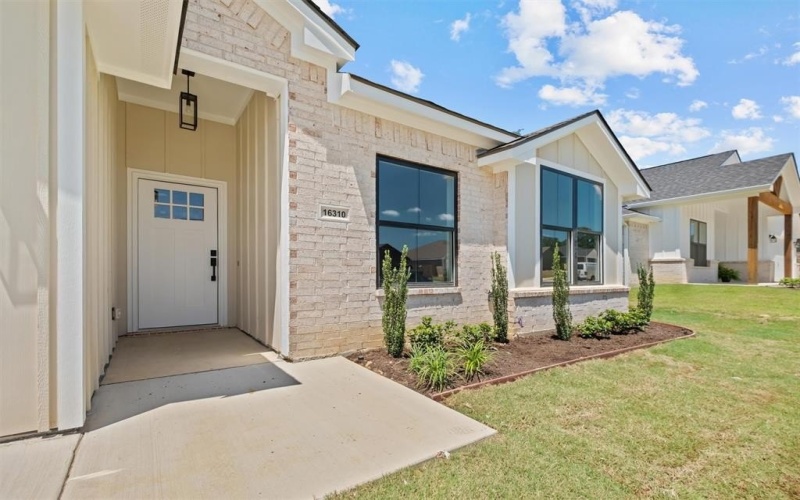 16310 Crossing Circle, Lindale, TX 75771, 4 Bedrooms Bedrooms, ,2 BathroomsBathrooms,Residential,For Sale,16310 Crossing Circle,0,21030577