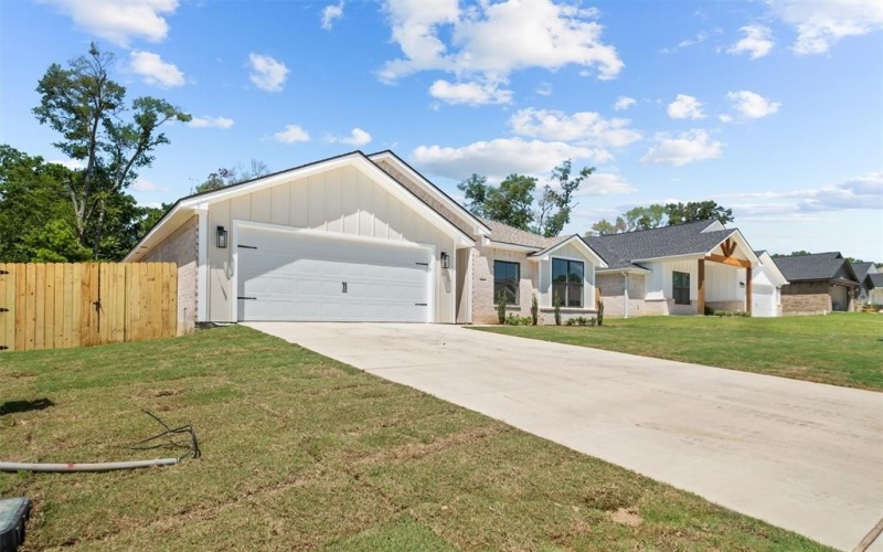 16310 Crossing Circle, Lindale, TX 75771, 4 Bedrooms Bedrooms, ,2 BathroomsBathrooms,Residential,For Sale,16310 Crossing Circle,0,21030577