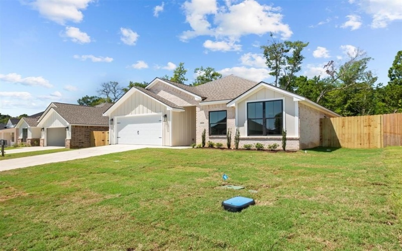 16310 Crossing Circle, Lindale, TX 75771, 4 Bedrooms Bedrooms, ,2 BathroomsBathrooms,Residential,For Sale,16310 Crossing Circle,0,21030577